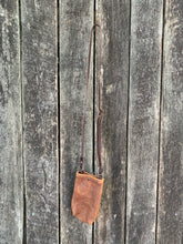 Load image into Gallery viewer, Leather on the Go Purse