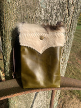 Load image into Gallery viewer, Leather on the Go Purse