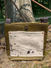 Load image into Gallery viewer, Olive Leather Sheryl purse with Cowhide Pocket
