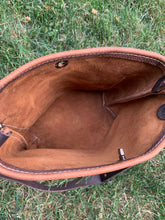 Load image into Gallery viewer, Cowhide Pocket Bre Purse
