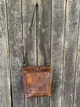 Load image into Gallery viewer, Distressed Brown Leather Bre Purse
