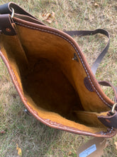 Load image into Gallery viewer, Distressed Brown Leather Bre Purse
